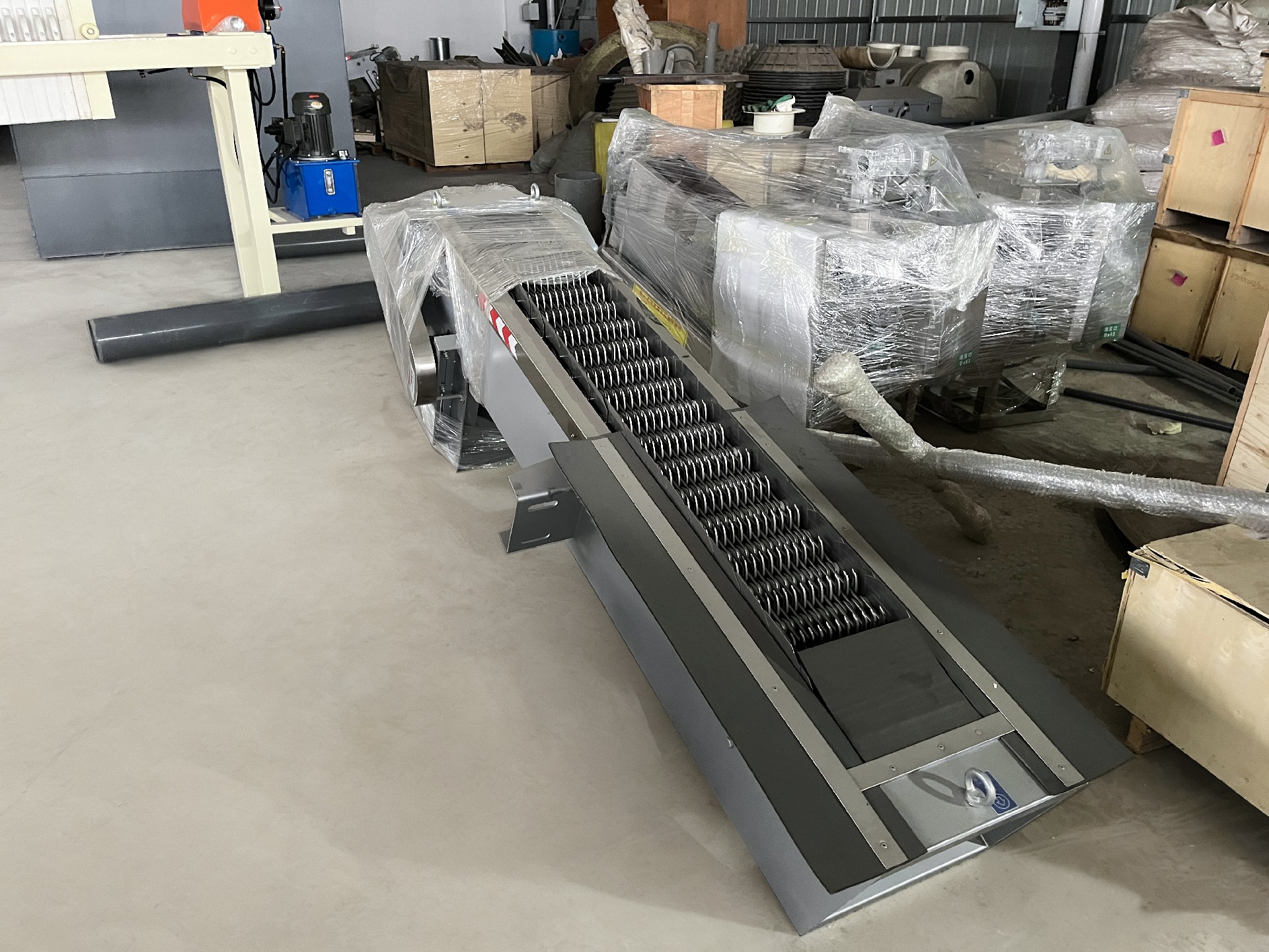 1768785759847329.jpg 一體化污水處理設(shè)備_工業(yè)污水處理設(shè)備_污水處理設(shè)備廠家